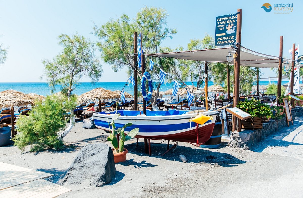 Santorini Private Impressive Tour with Local Snacks at the Black Sand Beach