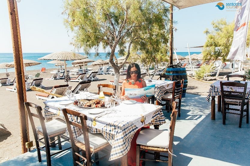 Santorini Private Impressive Tour with Local Snacks at the Black Sand Beach