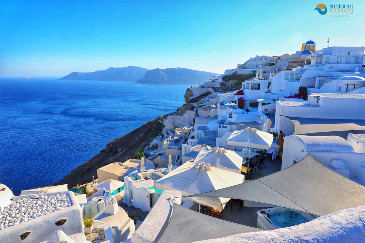 Fall-in-love-with-santorini-this-Autumn