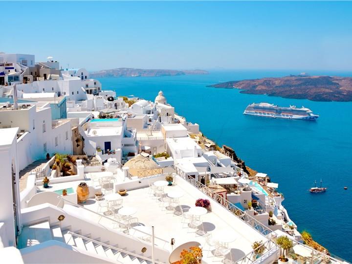 Exploring Santorini’s Cliffside Villages