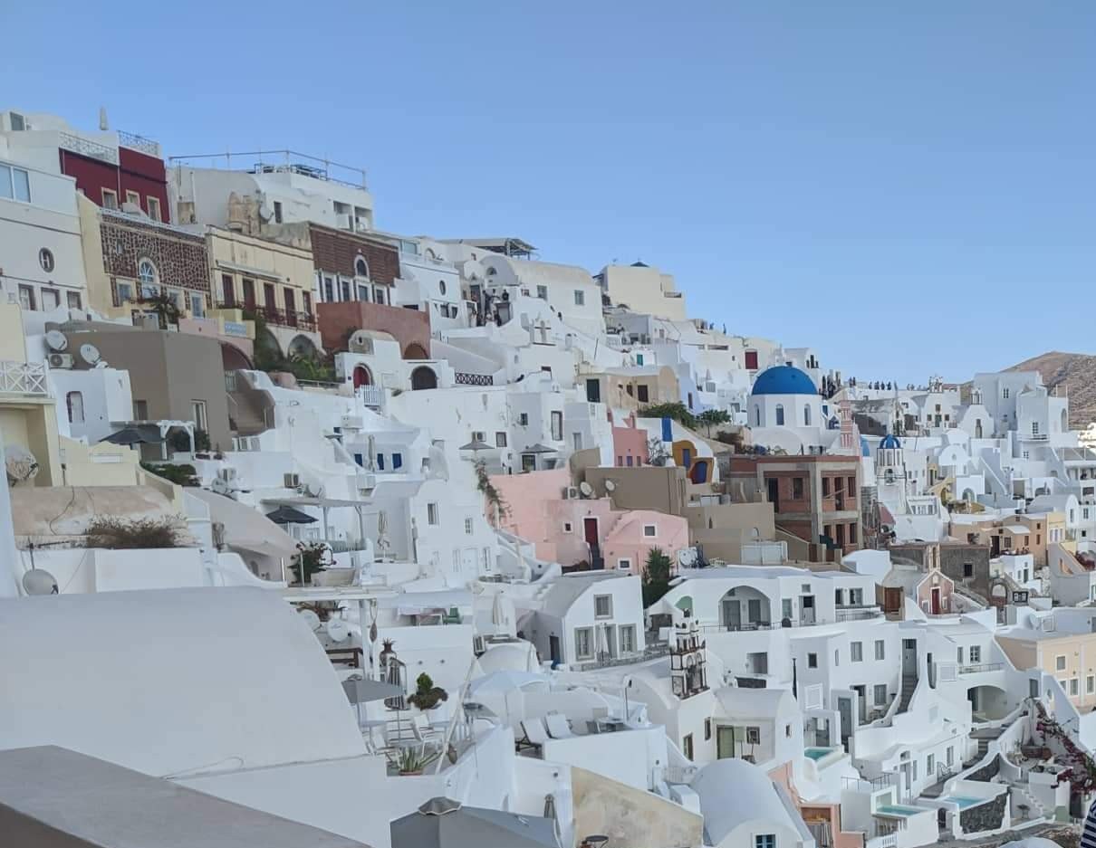 Oia Santorini: When to Go and What to Skip
